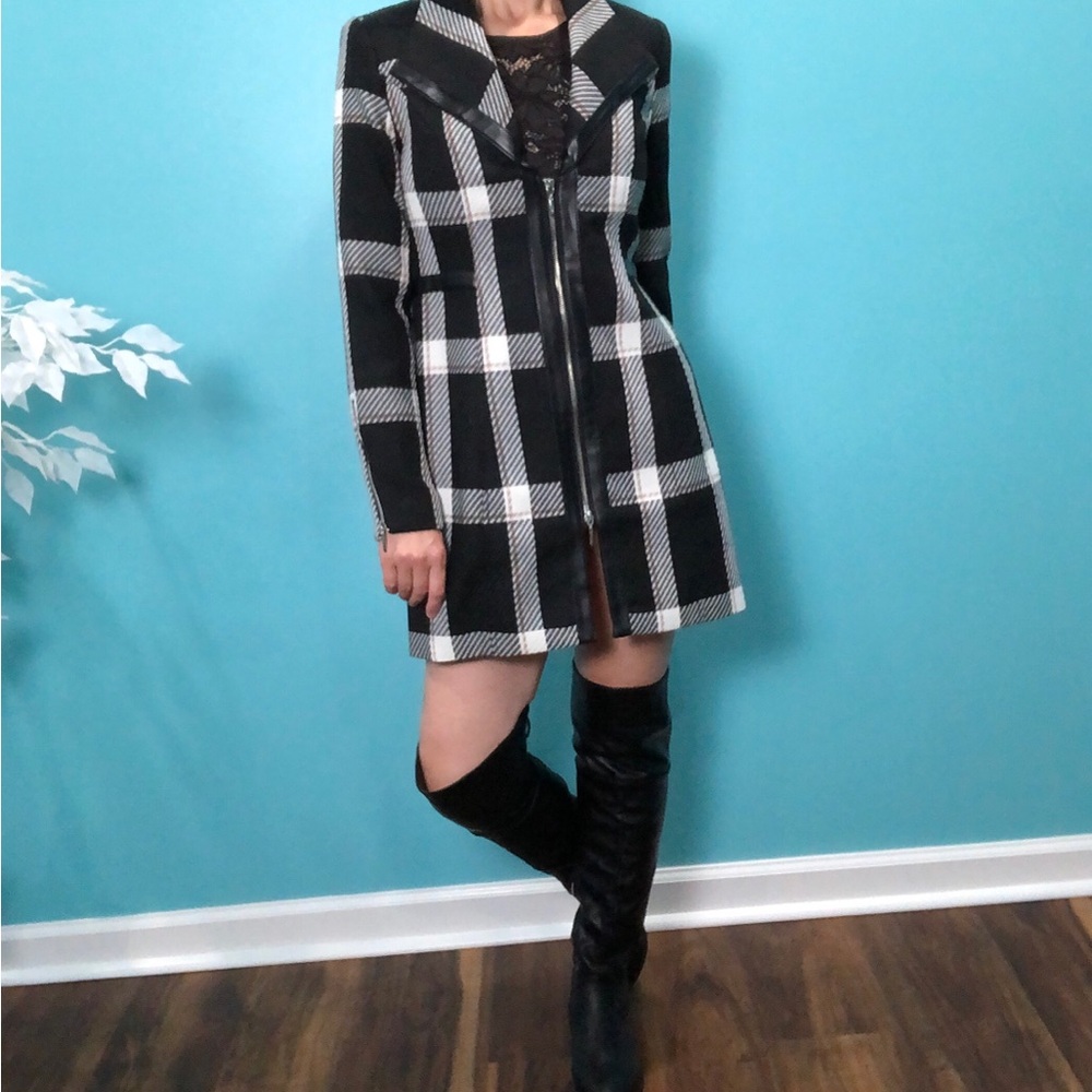 ⭐️NEW⭐️White House Black Market (WHBM) Black & White Plaid Wool Coat